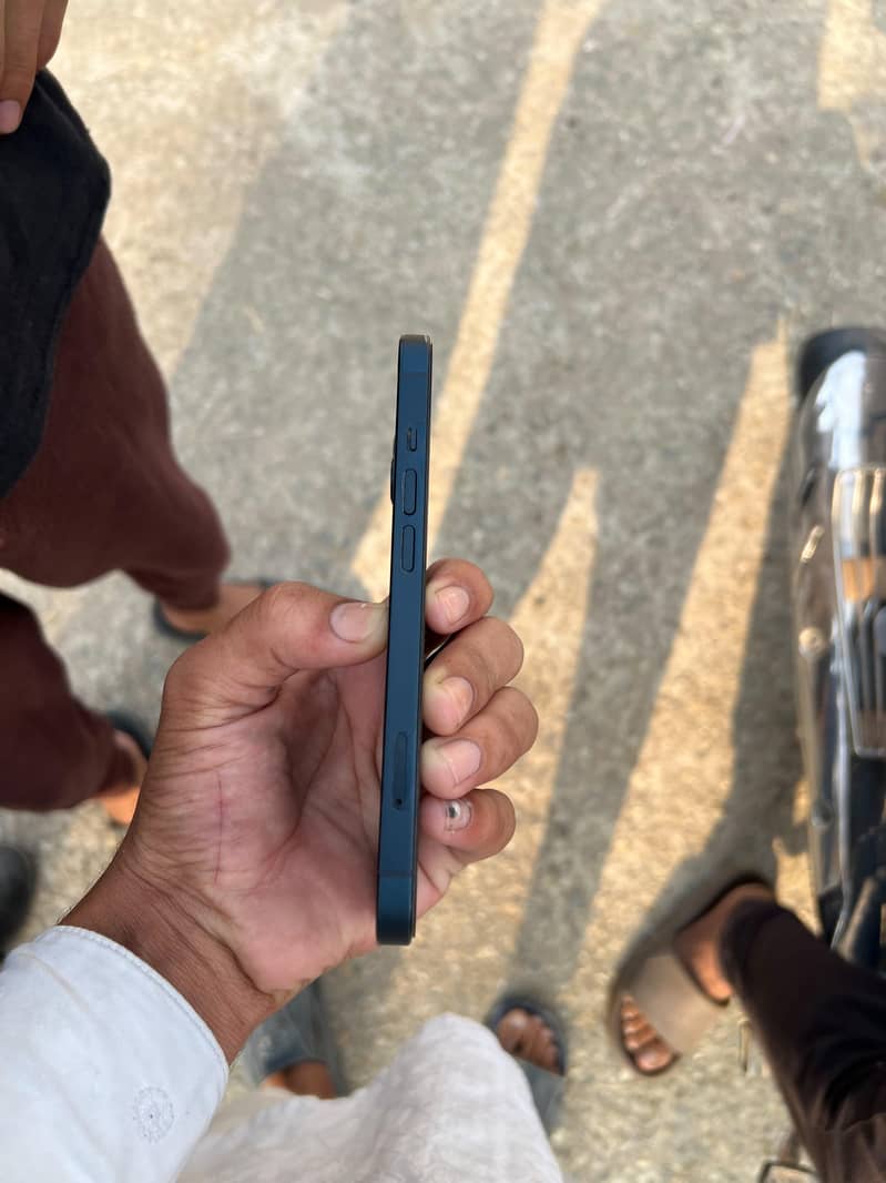 Apple iPhone 13 3