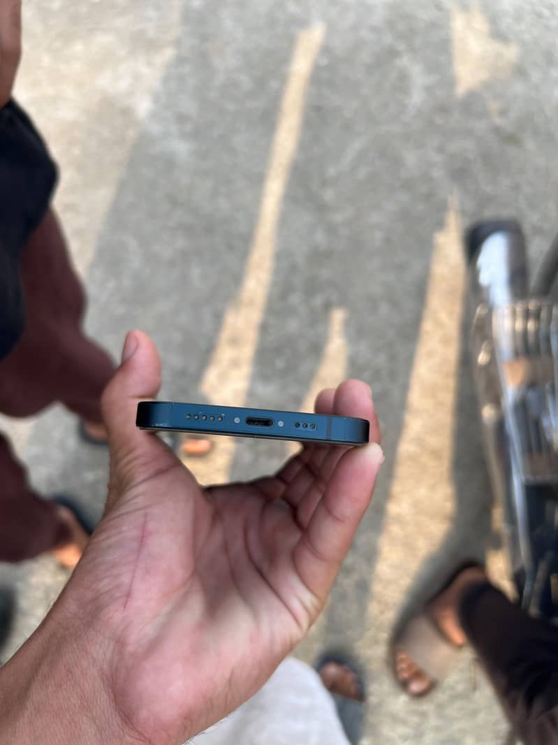 Apple iPhone 13 4