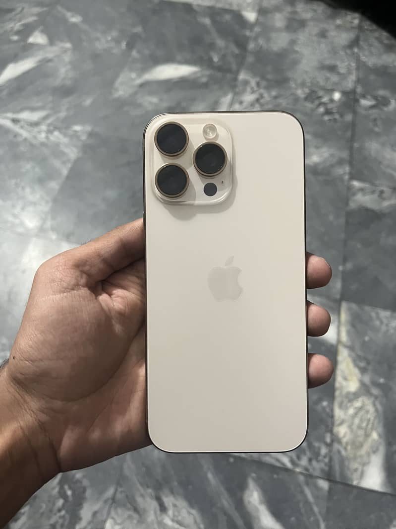 Apple iPhone 16 Pro Max 1