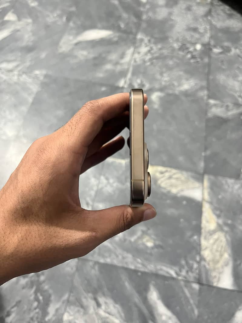 Apple iPhone 16 Pro Max 3