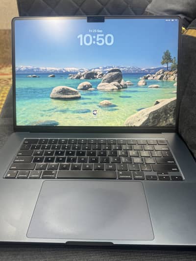 MacBook Air M3 8GB RAM / 256GB SSD with Original Box