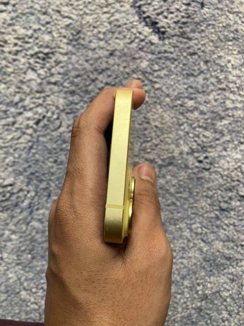 Apple iPhone 14 3