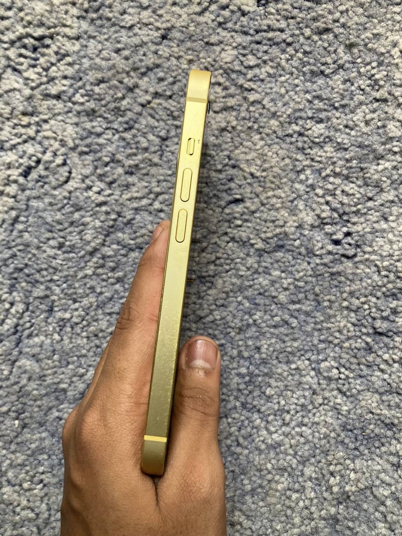 Apple iPhone 14 4