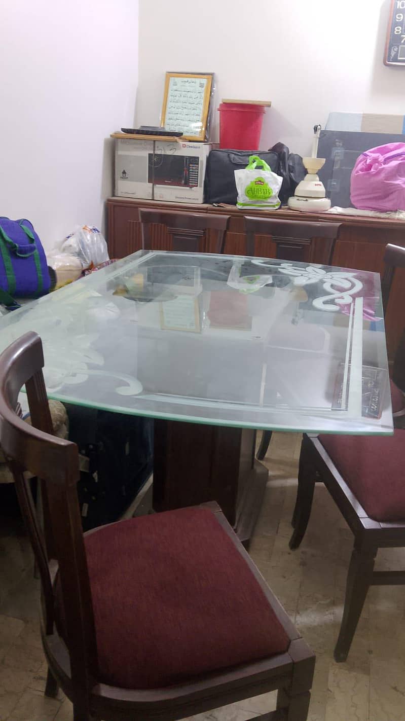 Dining table 0