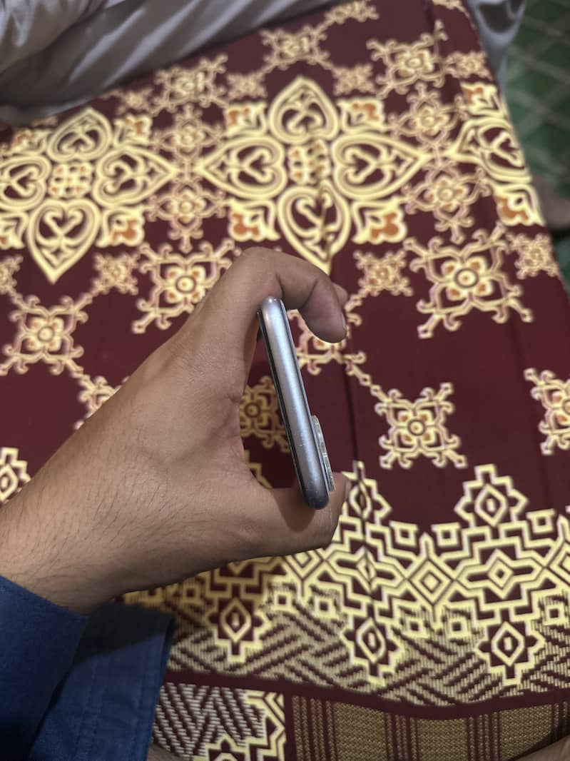 Apple iPhone 11 3