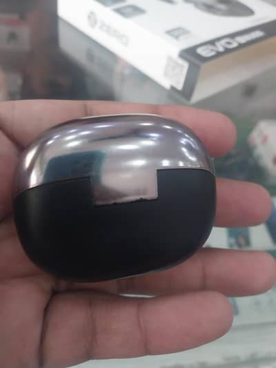 evo earbuds like new with warranty