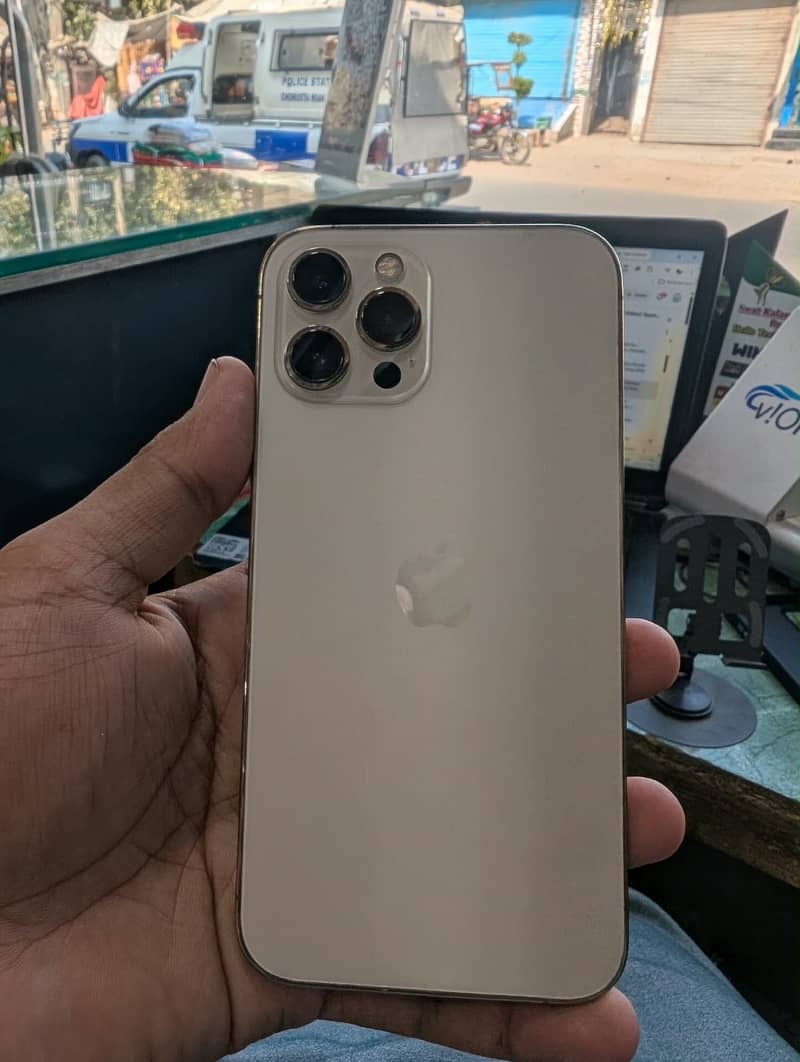 Iphone 12 pro max 1