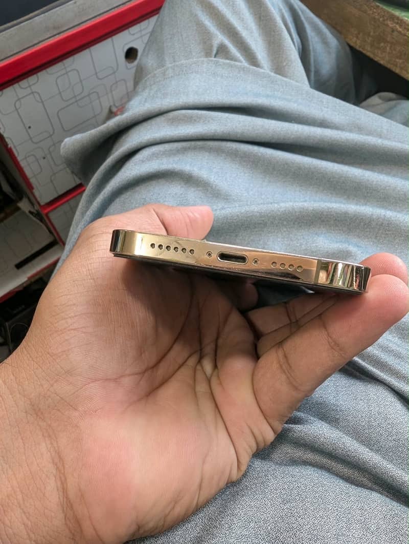 Iphone 12 pro max 2