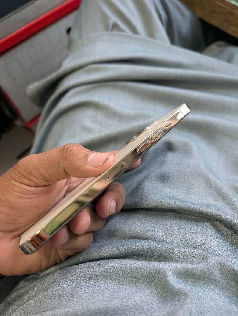Iphone 12 pro max 3