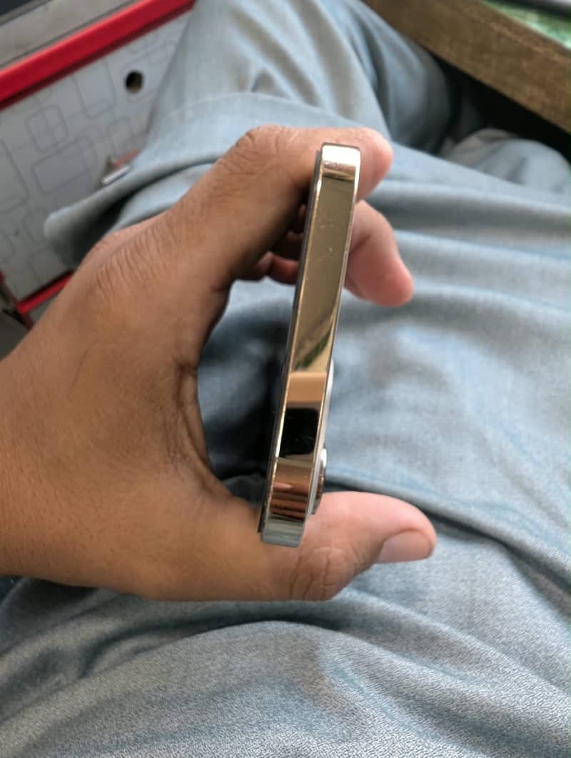 Iphone 12 pro max 5