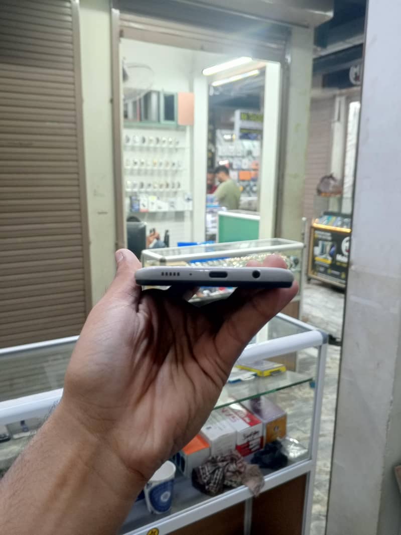 Samsung Mobile A70 3