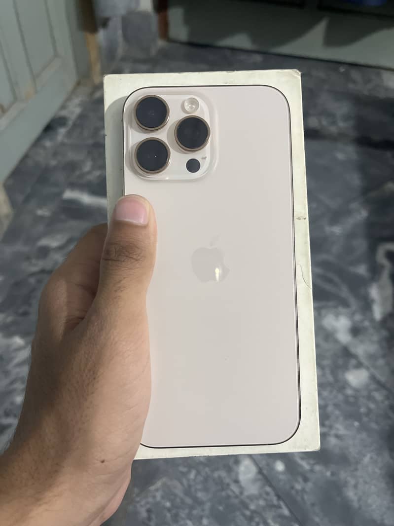 Apple iPhone 16 Pro Max 0