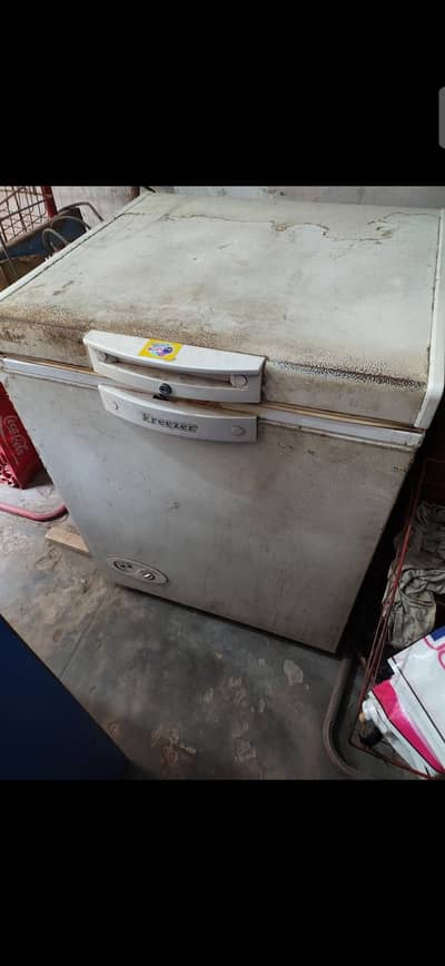 waves freezer working condition body saf hone wali ha sticker Laga ha