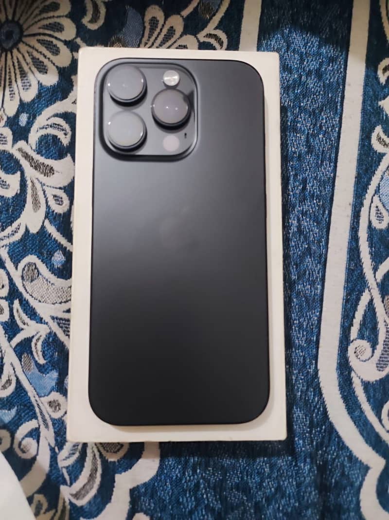 Apple iPhone 16 Pro 1