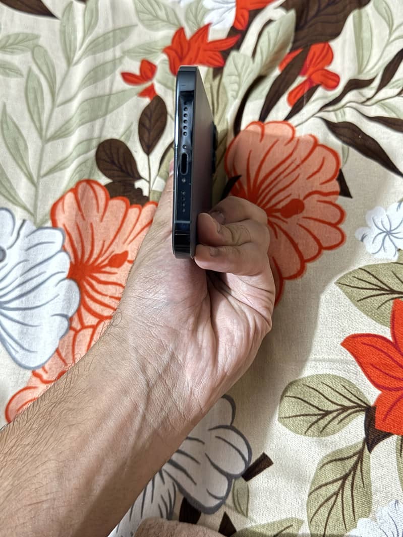 Apple iPhone 12 Pro Max 4