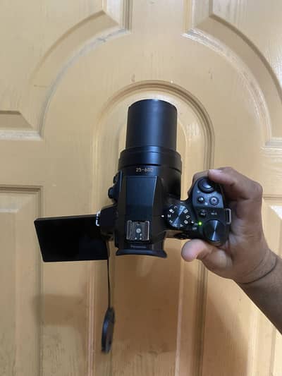 Panasonic lumix Fz300 4k digital camera for sale in good condition
