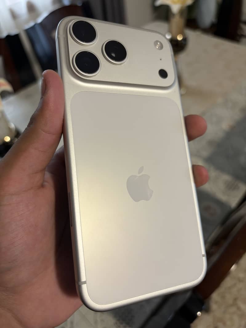 Apple iPhone 17 Pro Max 1