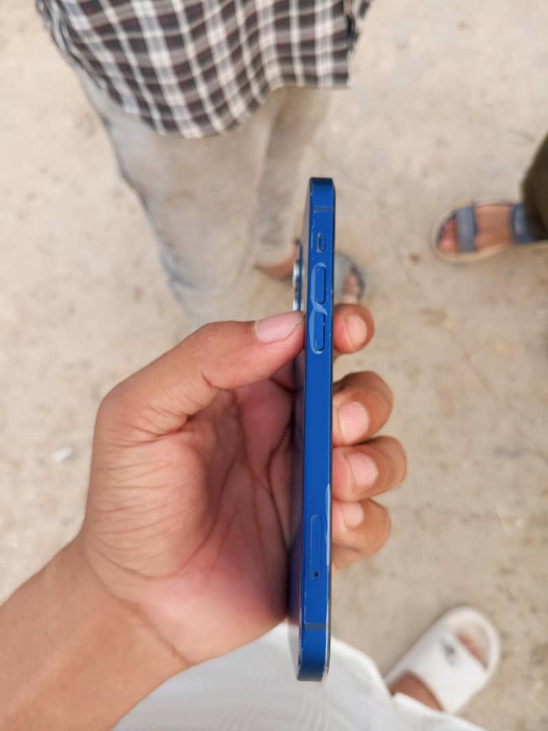 Apple iPhone 12 6