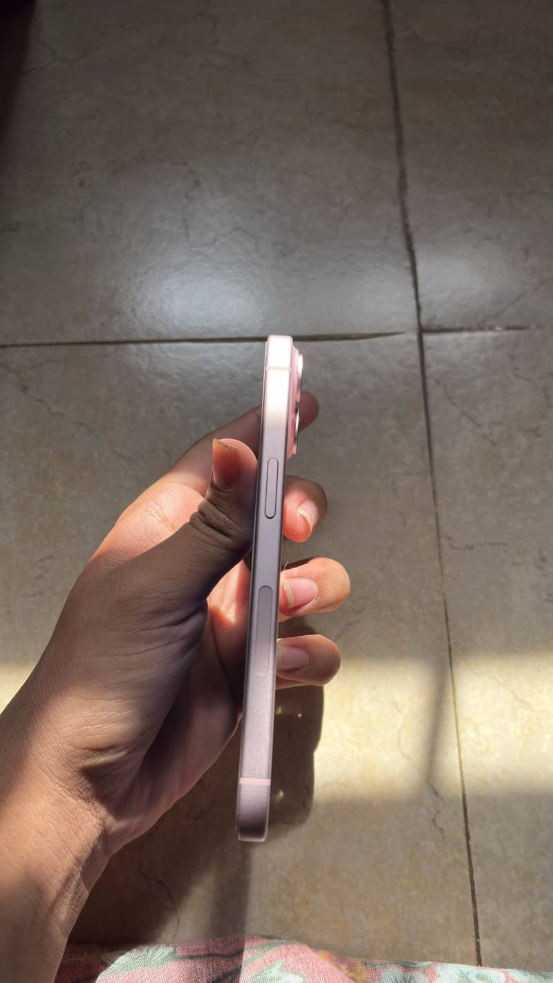 Apple iPhone 15 4