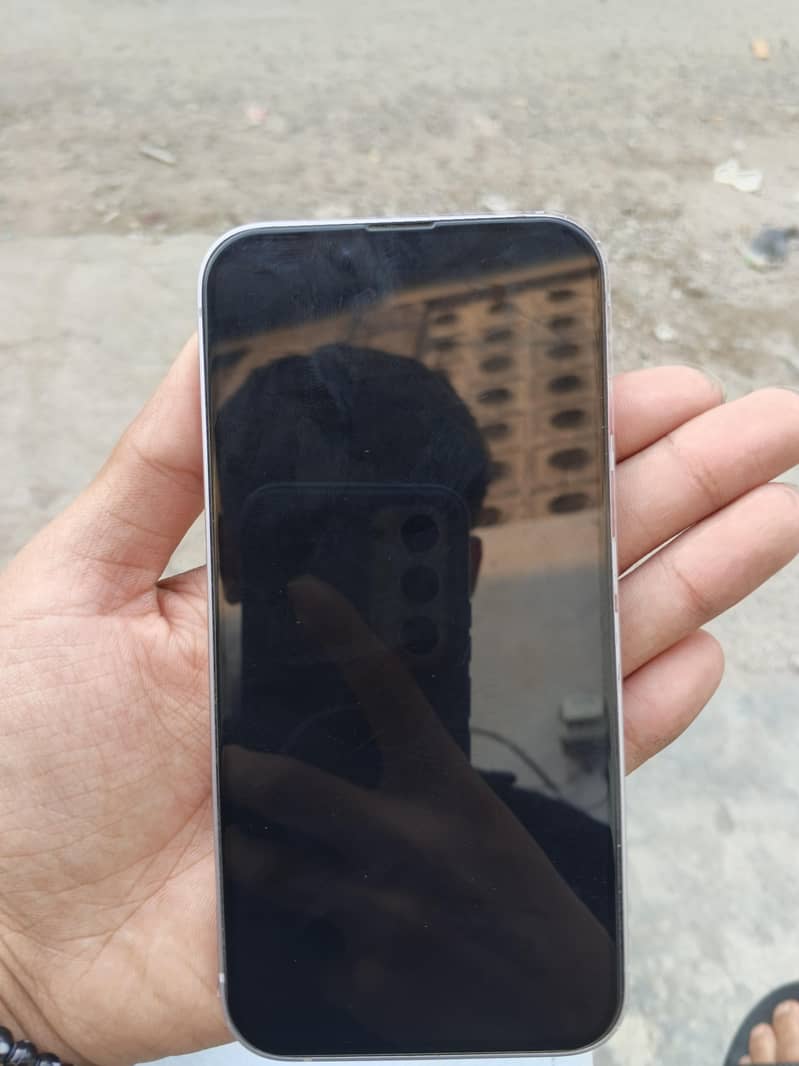 Apple iPhone 14 3