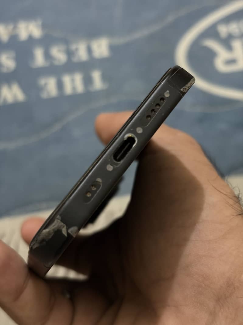 Apple iPhone 15 4