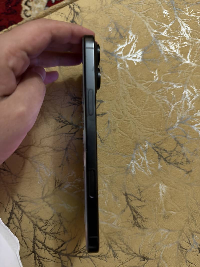Apple iPhone 16 Pro Max 1