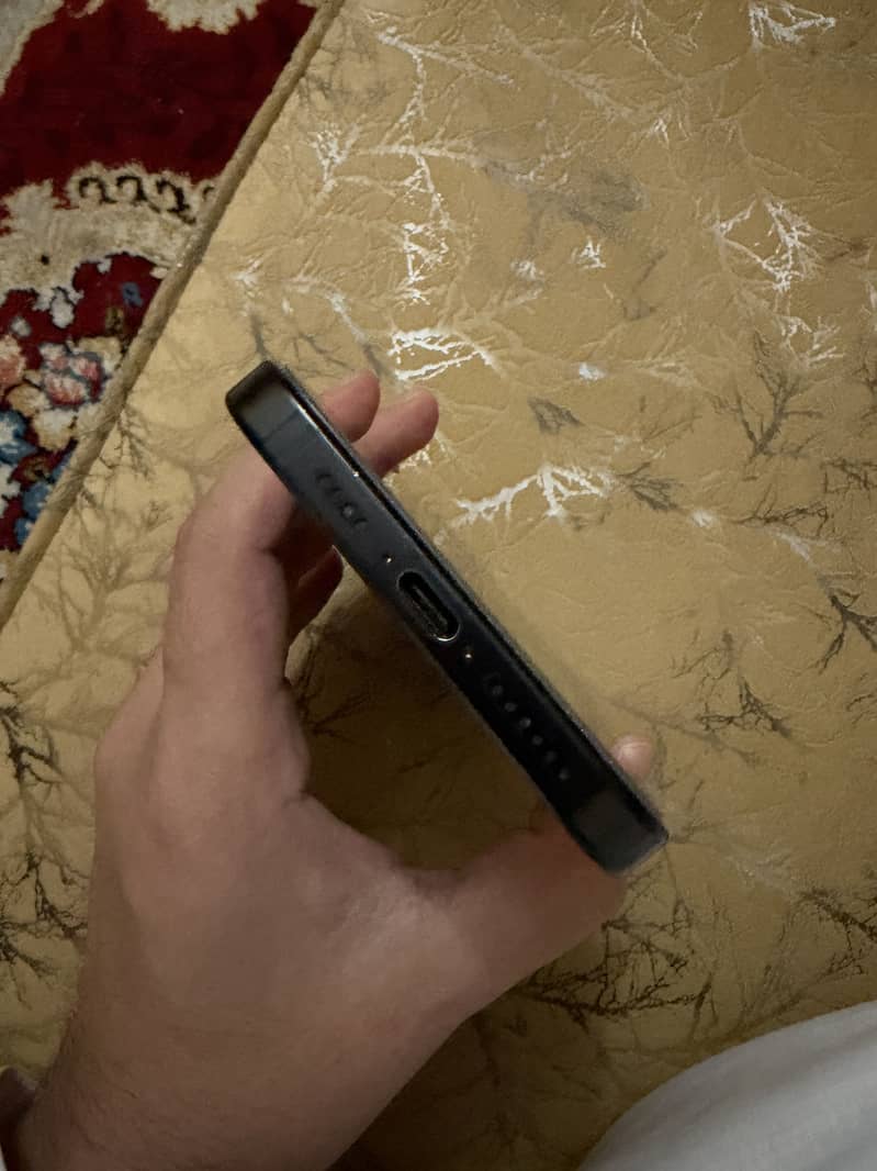 Apple iPhone 16 Pro Max 7
