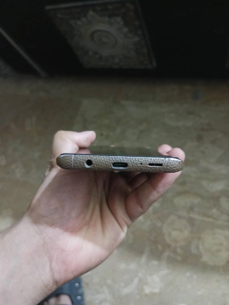 Samsung Mobile S9 Plus 4