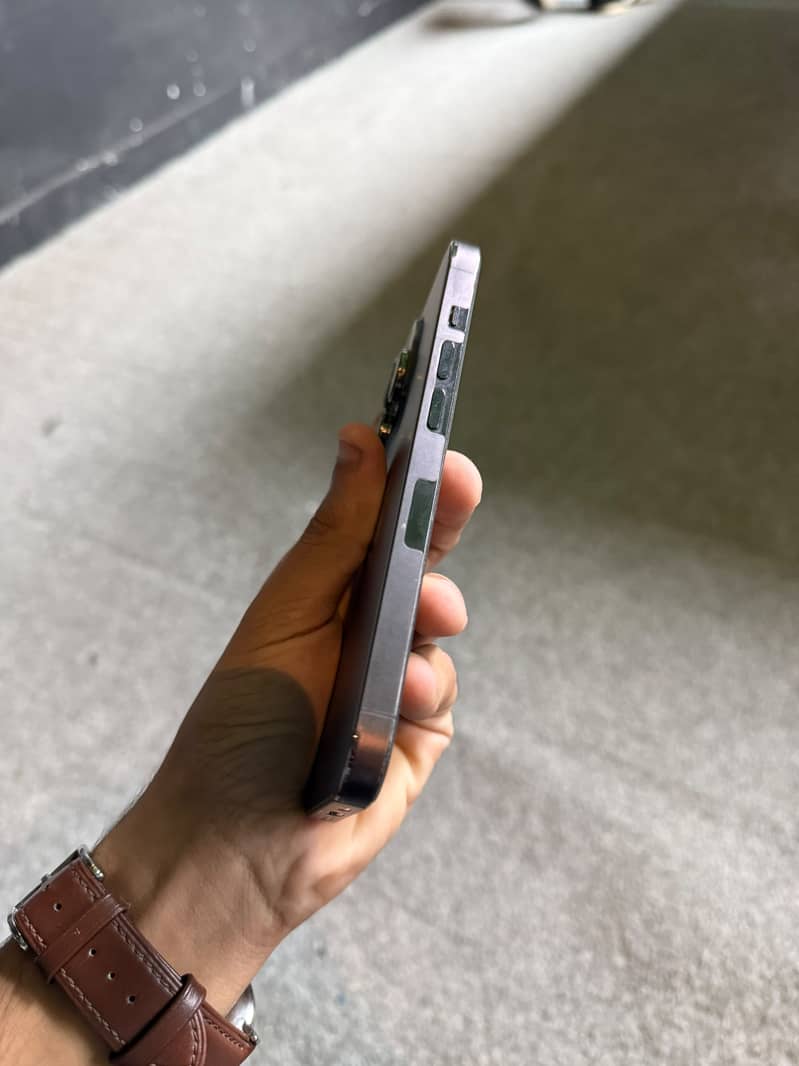 Apple iPhone 14 Pro 0