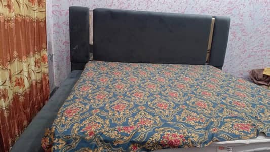 king bad with mattress