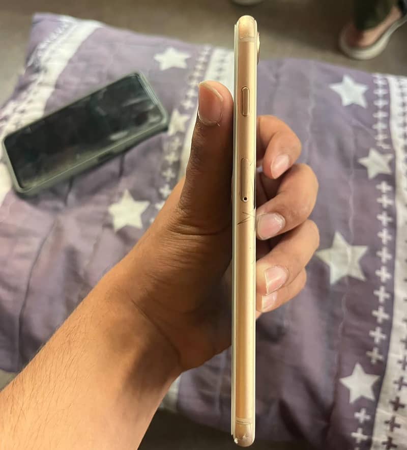 Apple iPhone 8 Plus 4