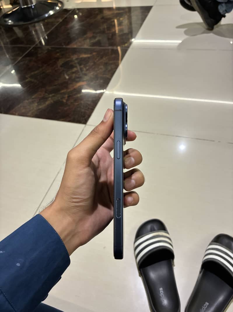 Apple iPhone 17 Pro Max 4