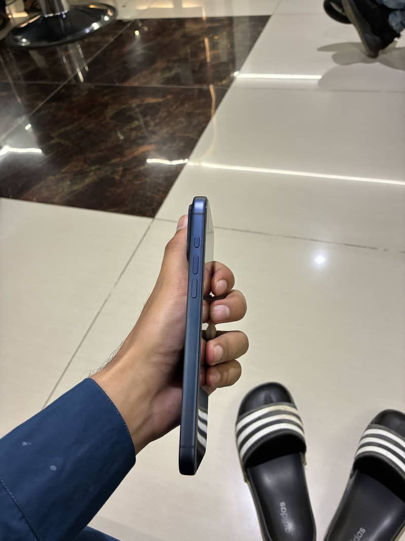 Apple iPhone 17 Pro Max 5