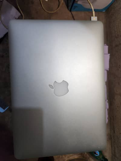 Apple MacBook Air 13-inch (2015) - Core i5 / 8GB RAM / Clean Conditio