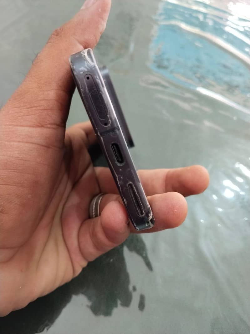 Google Pixel 9 4