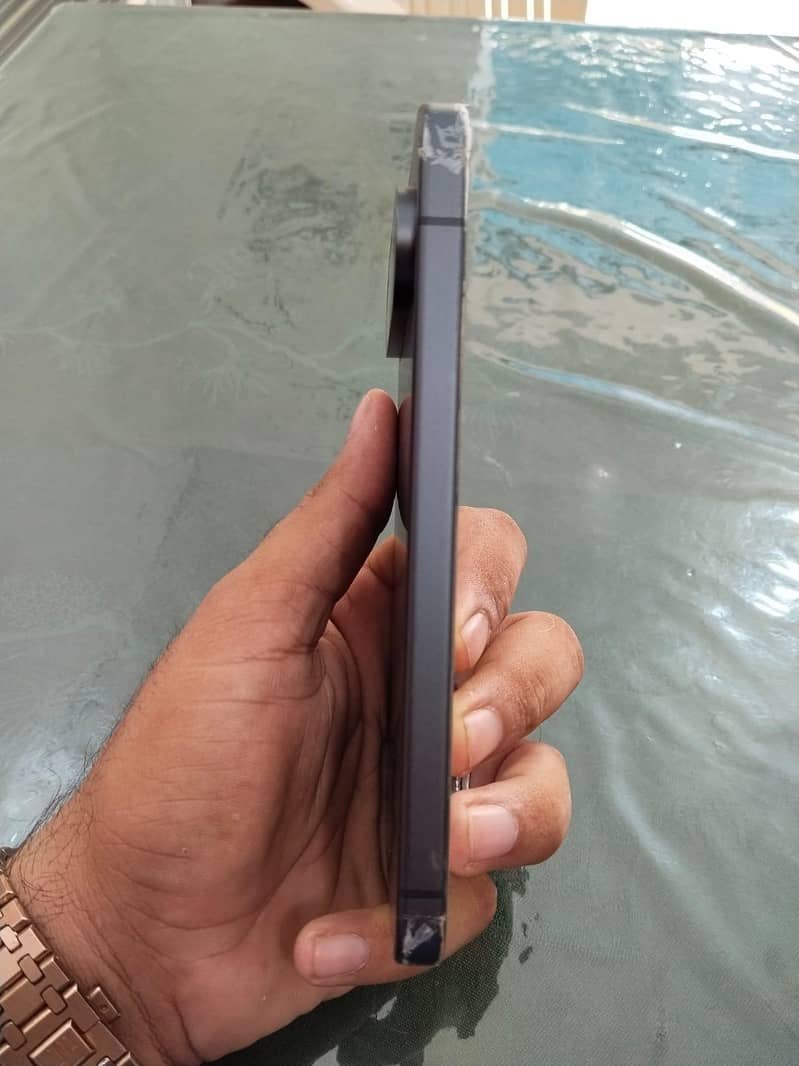 Google Pixel 9 5