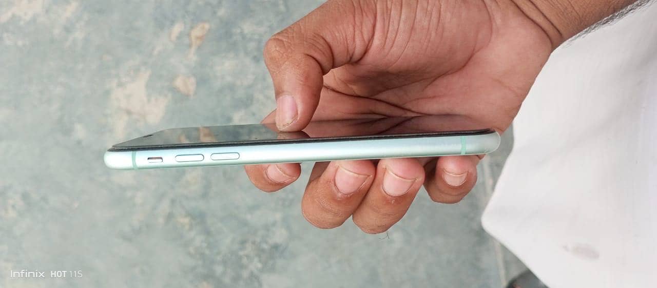 Apple iPhone 11 0