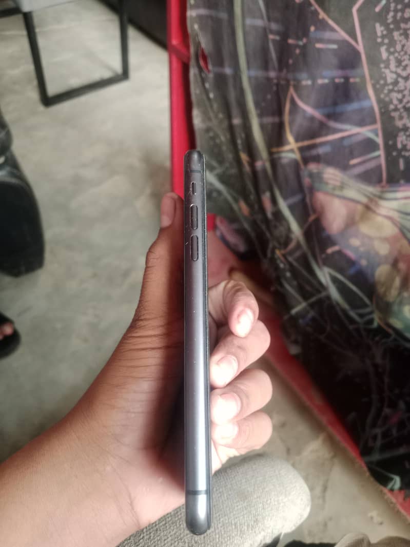 Apple iPhone 11 3
