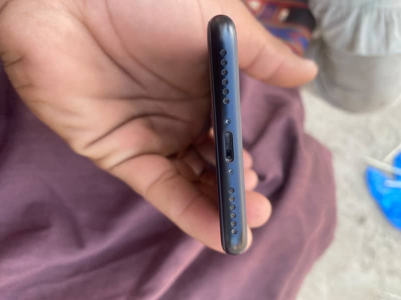 Apple iPhone SE 3rd generation 4