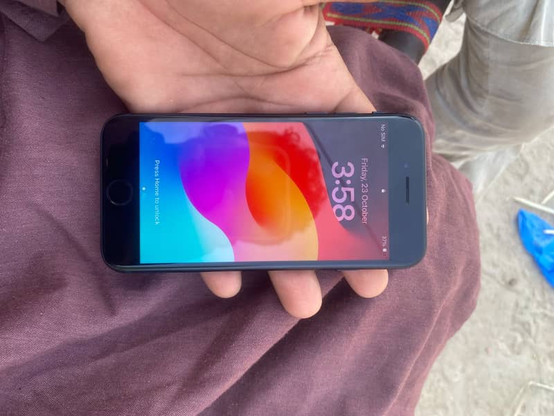 Apple iPhone SE 3rd generation 5
