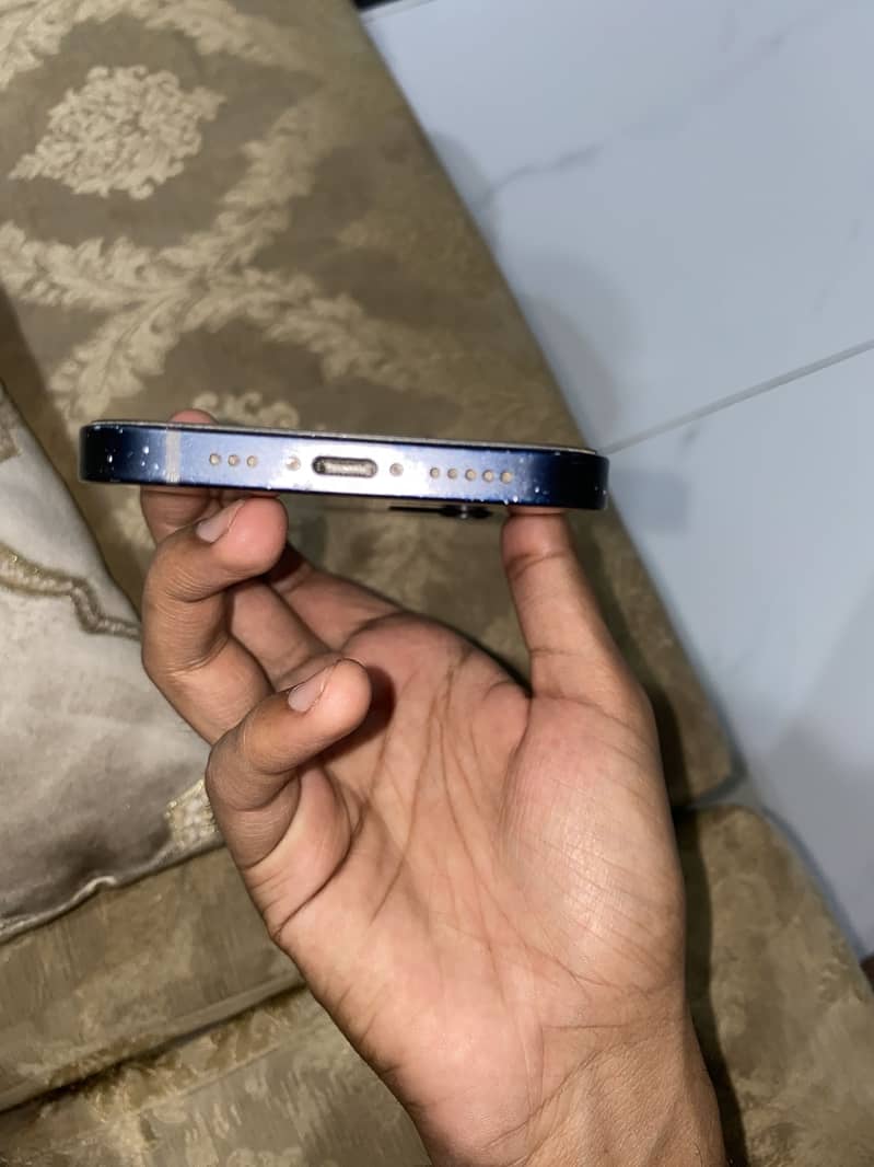 Apple iPhone 12 1
