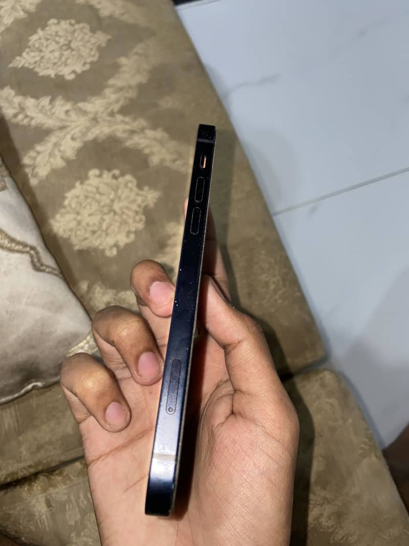Apple iPhone 12 3