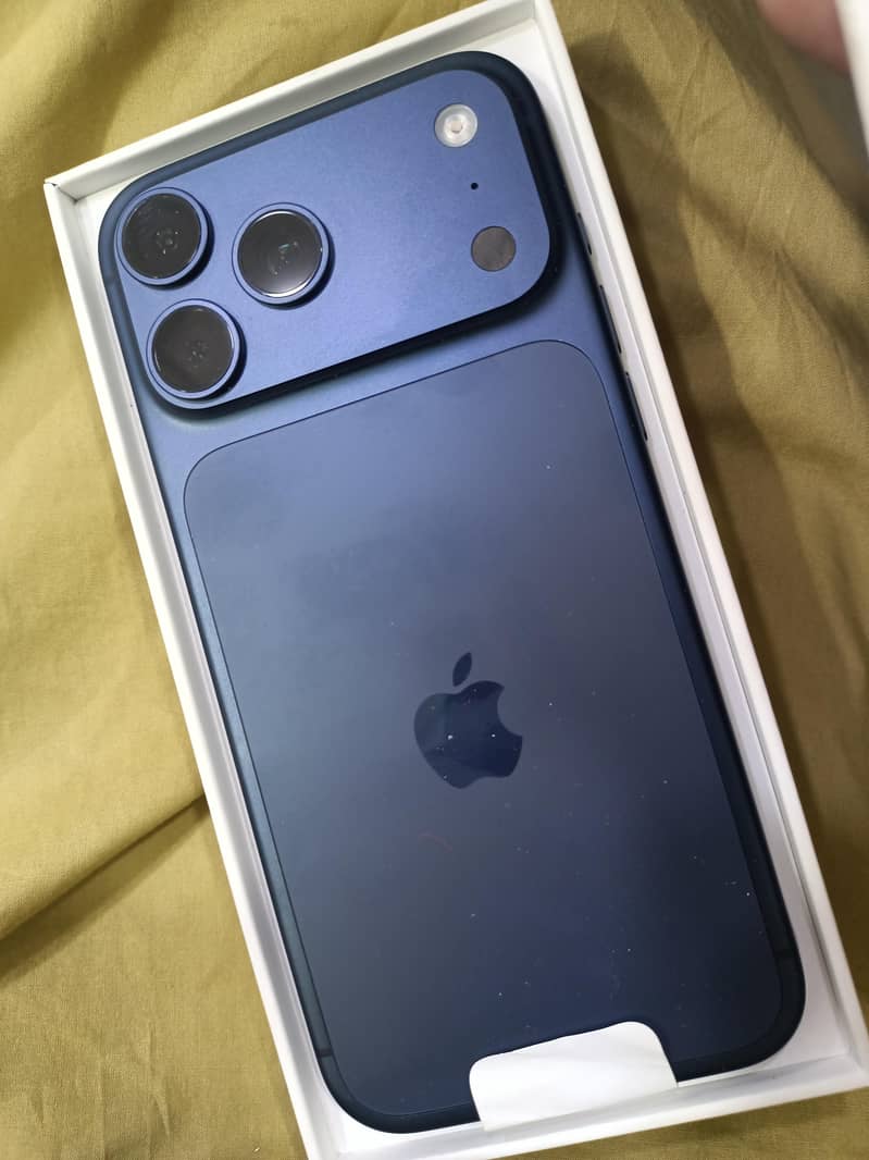 Apple iPhone 17 Pro Max 1