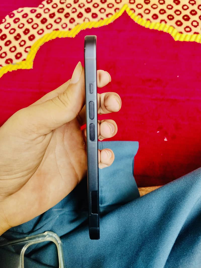 iPhone 15 3