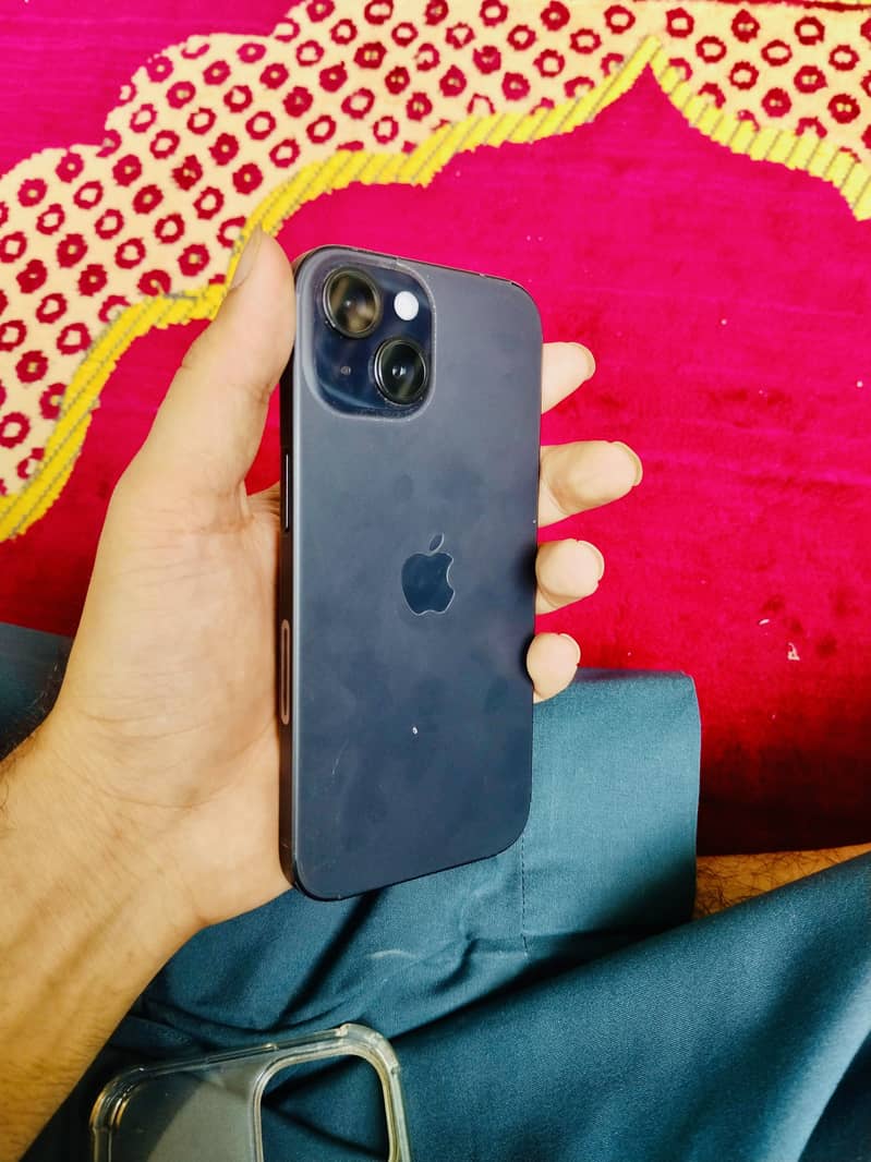 iPhone 15 4