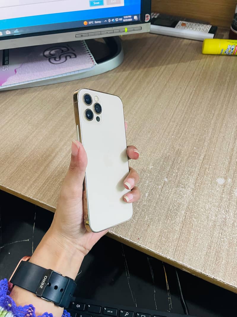 Apple iPhone 12 Pro 4