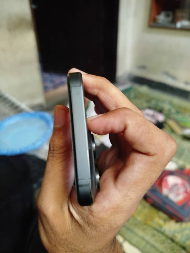 Apple iPhone 15 Pro Max 3