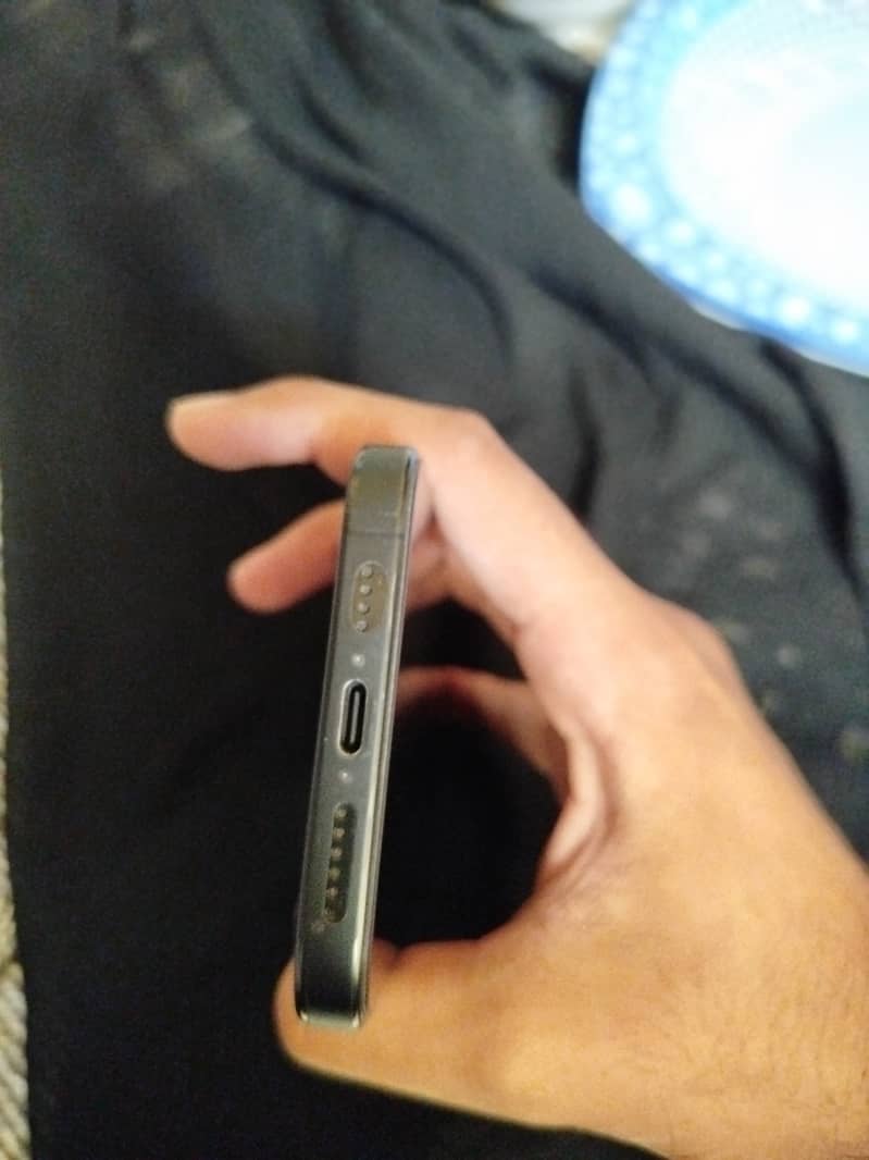 Apple iPhone 15 Pro Max 4