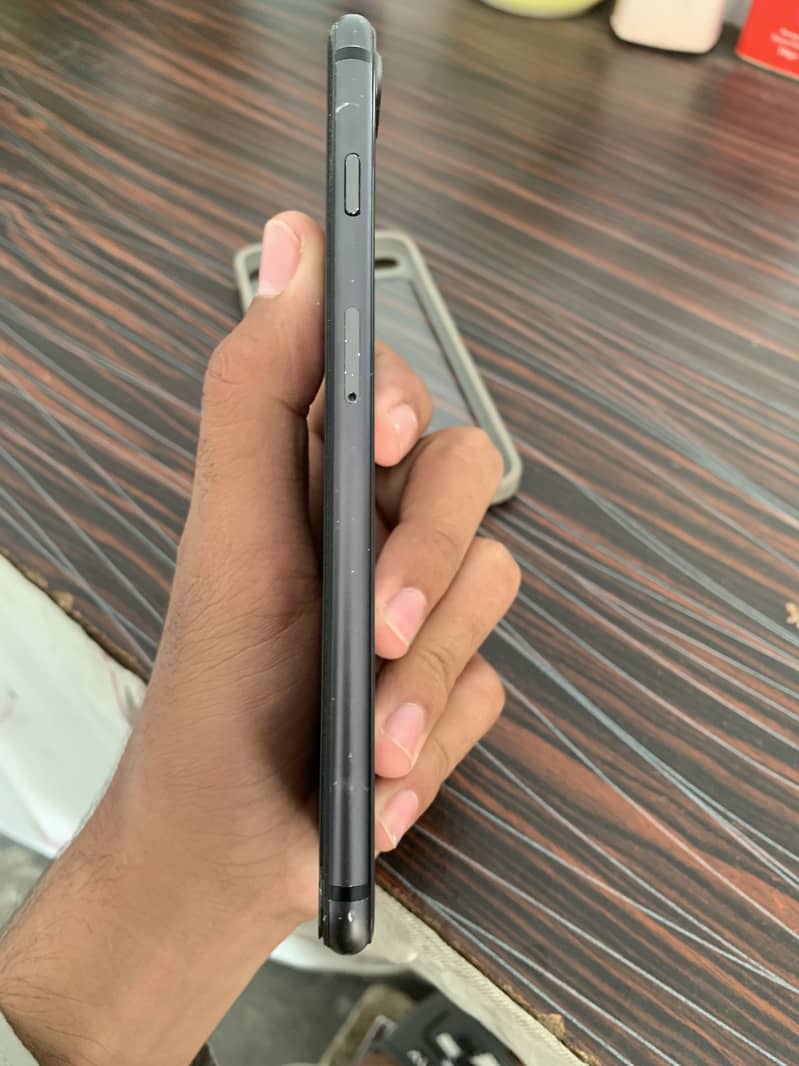 Apple iPhone 8 Plus 5