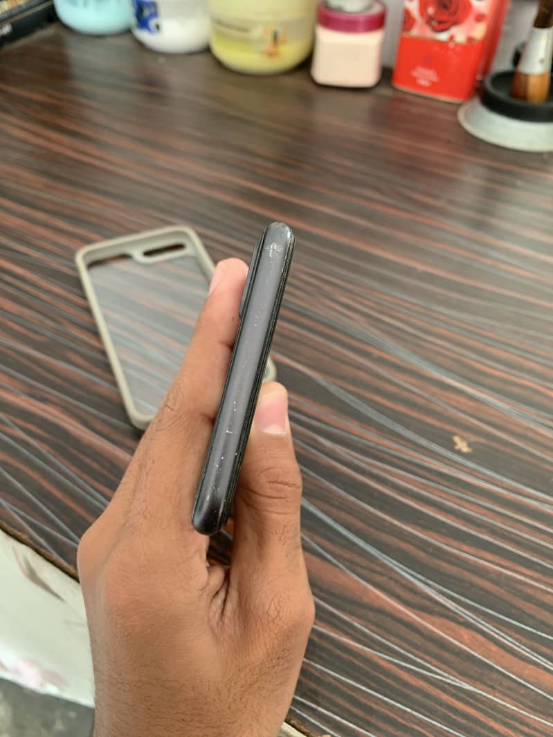 Apple iPhone 8 Plus 9